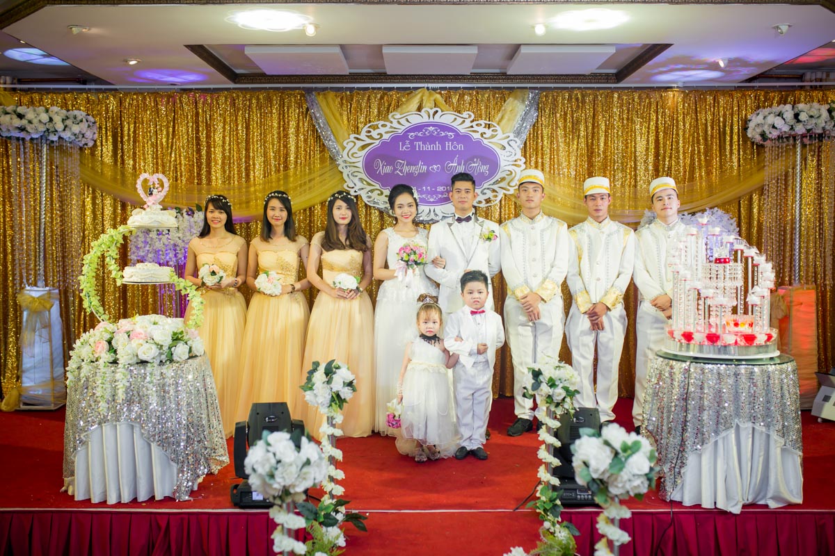 Cô dâu - Chú rể cùng đội khánh thiết của Tràng An palace