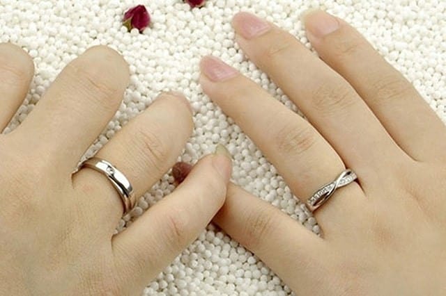 vị trí đeo nhẫn cưới